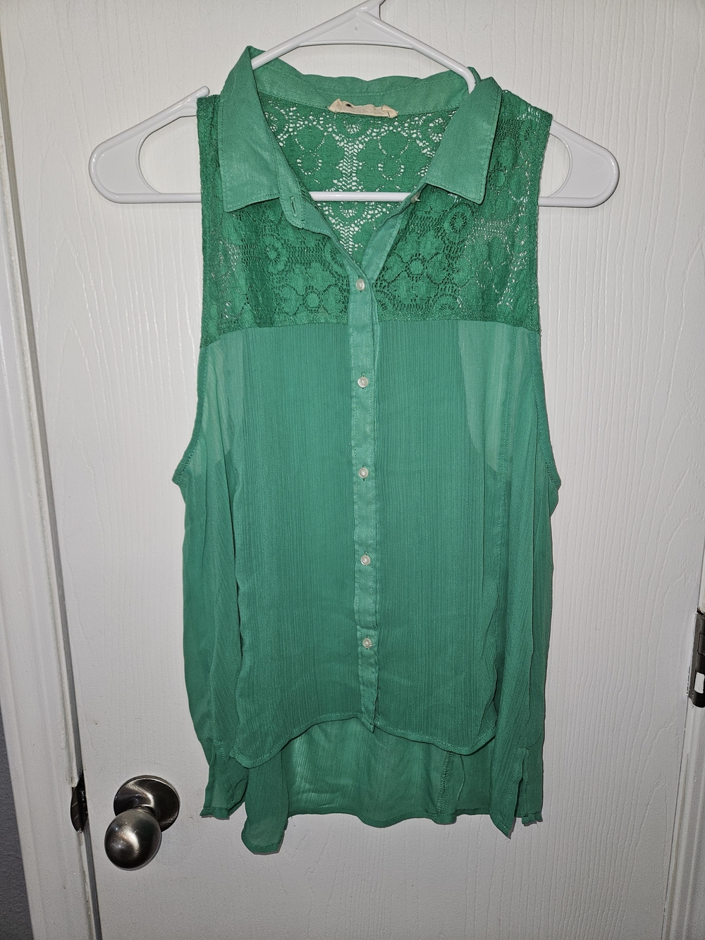 Hollister Green Lace Yoke Sleeveless Button-Front Blouse